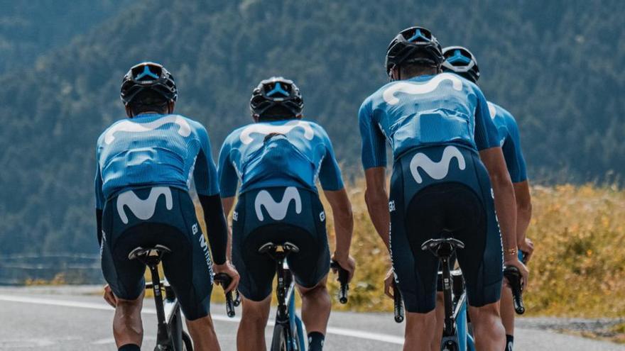 Varios ciclistas del Movistar Team.