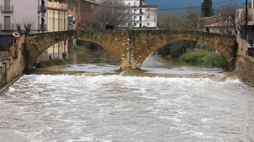 La Bisbal d&#039;Empordà: les precipitacions omplen el riu Daró