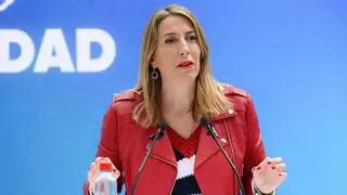 La presidenta de Extremadura, María Guardiola, en la UCI tras una operación quirúrgica