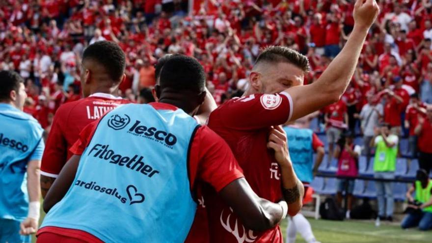 Al Real Murcia le adelantan en la carrera veraniega por el gol