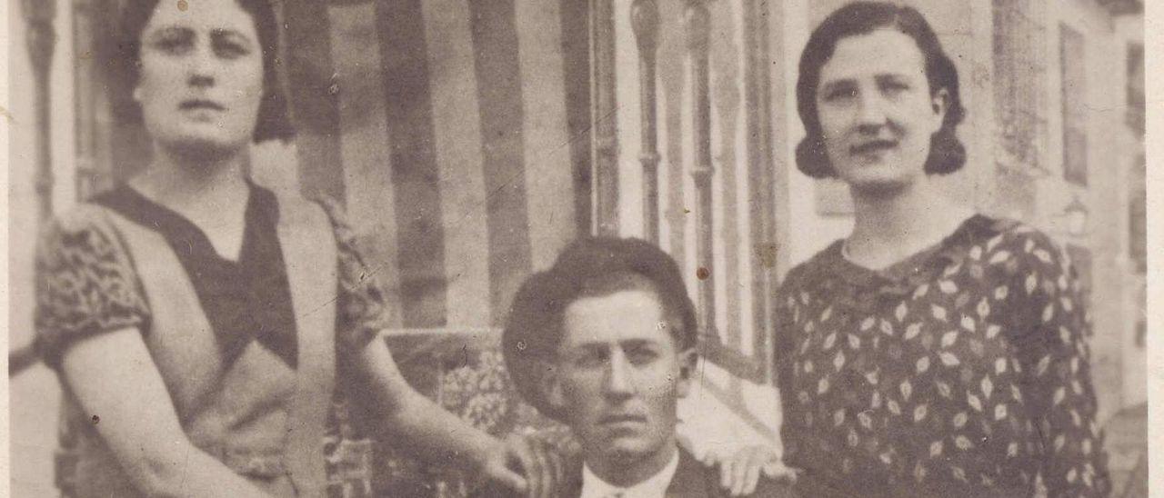 Rosario, Mariano y Lourdes Malón (las dos hermanas fueron asesinadas en 1936 por un grupo de falangistas).