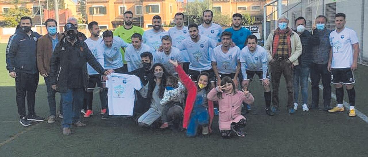 El Pla de na Tesa posa con la que será su nueva camiseta de juego en Primera Regional.