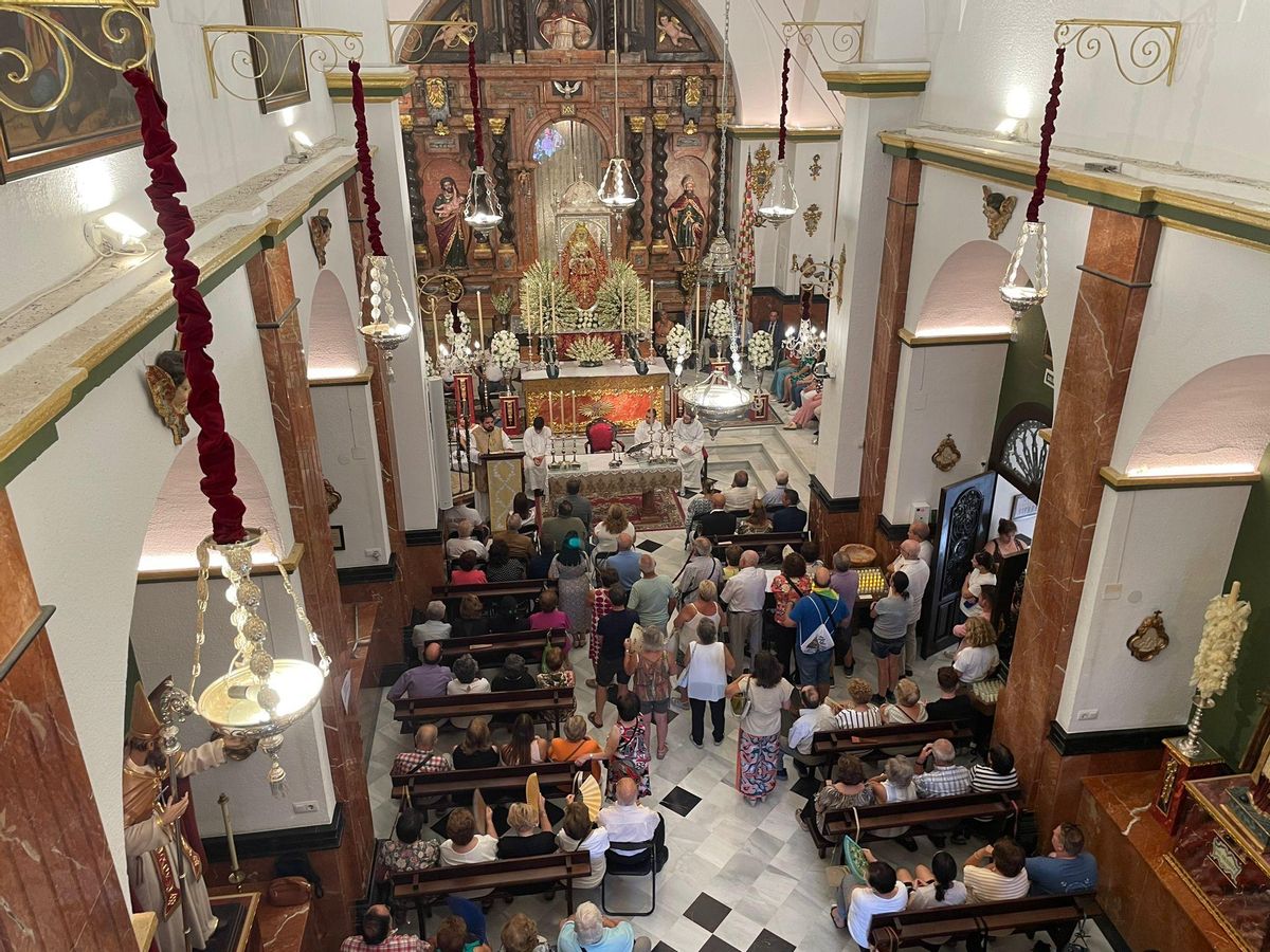 Numerosos fieles se han dado cita en el santuario de la Virgen de la Sierra de Cabra.