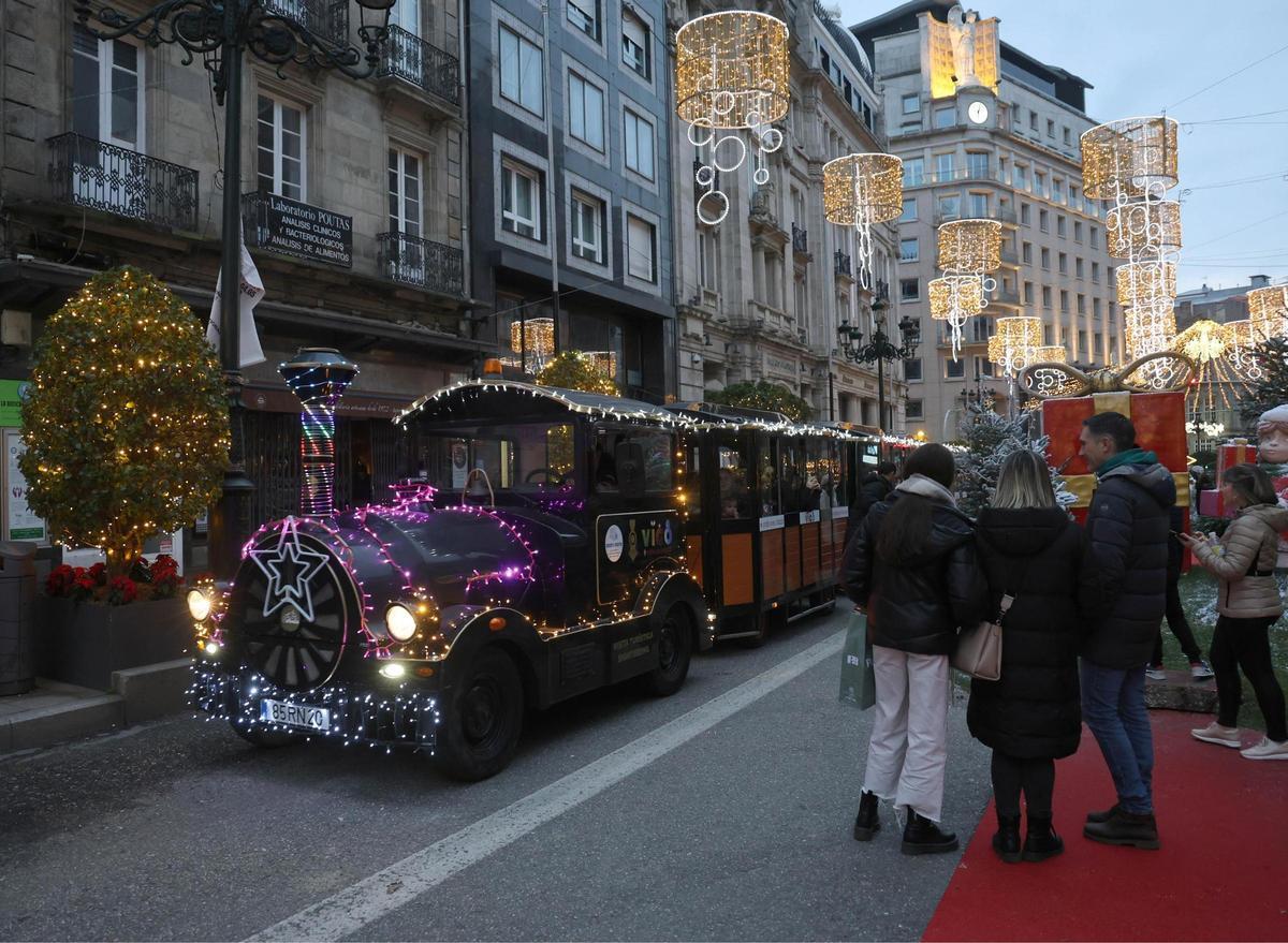 Un Belén Monumental y las calles llenas en el primer domingo navideño