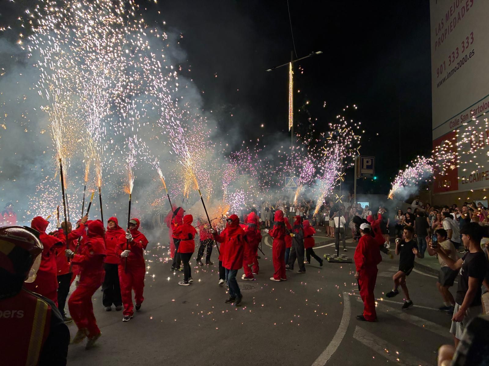 Multitudinario correfoc en las fiestas de El Campello