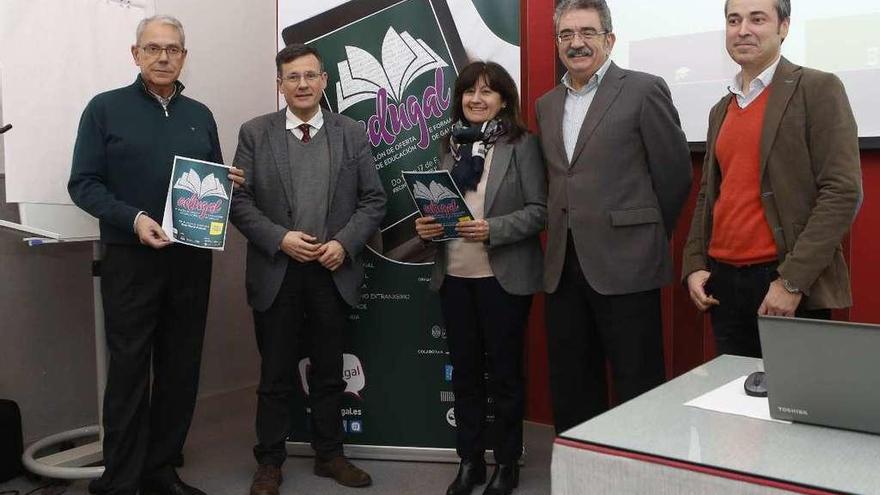 De izq. a dcha., Hermenegildo Rodríguez, Juan Pou, Concepción Pereiro, José Mª Corujo y Fernando Cerdeira, ayer, durante la presentación de Edugal en la sede de Industriales en Torrecedeira. // R. Grobas