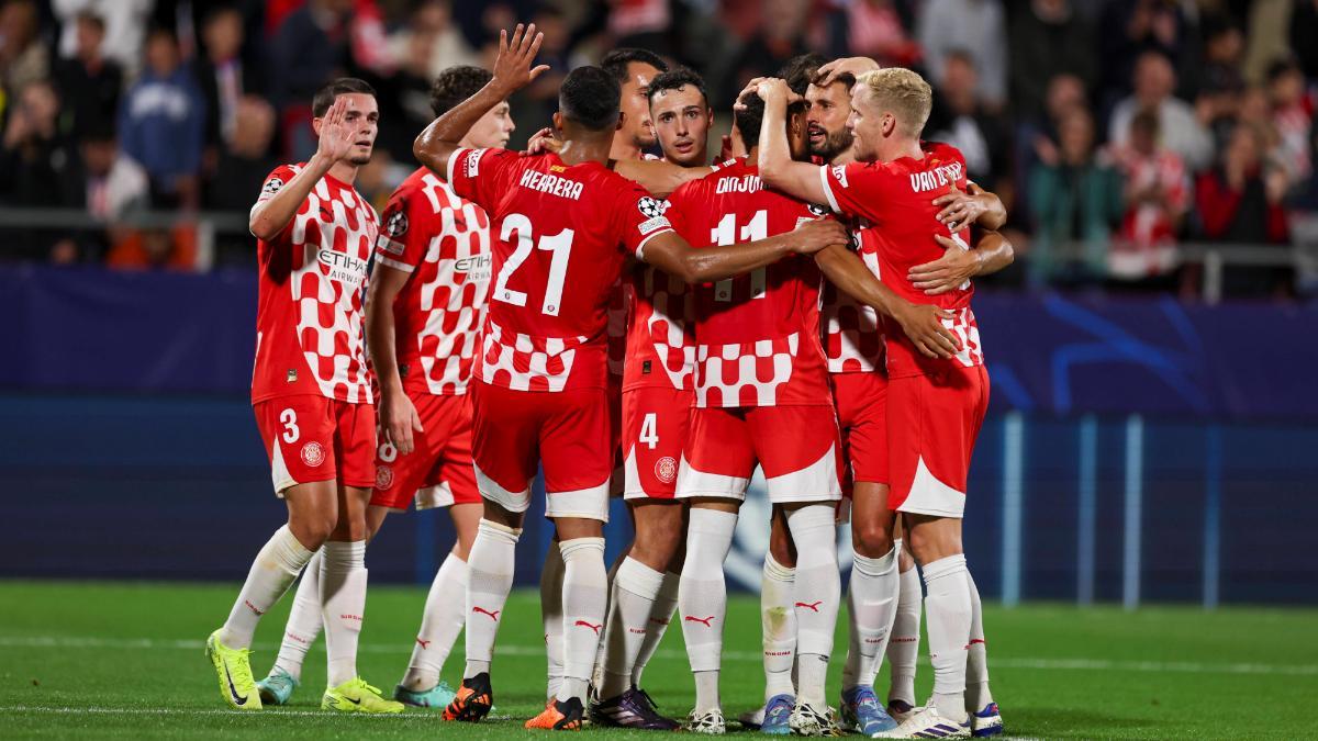Los jugadores del Girona celebrando el gol de Miguel que abrió la cuenta ante el Slovan
