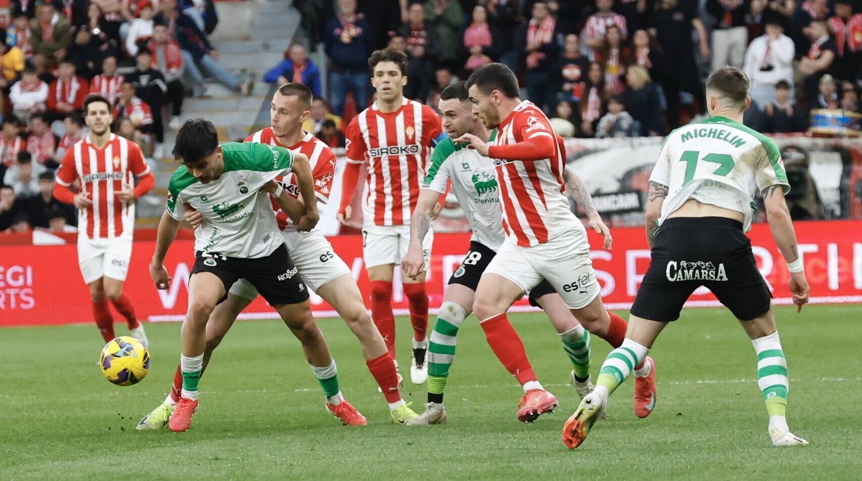 EN IMÁGENES: Ambientazo en el Sporting-Racing de Santander disputado en El Molinón