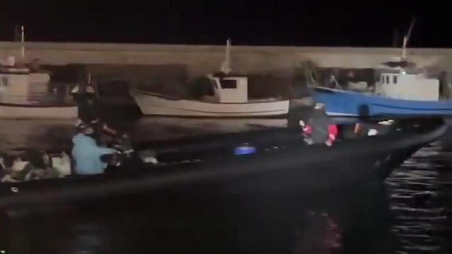 Una narcolancha se refugia por primera vez en el Puerto de Caleta de Vélez, según Jucil