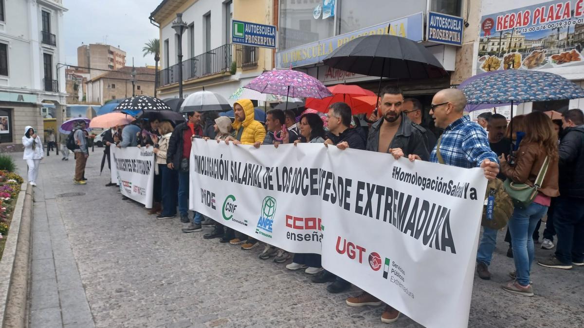 Sindicatos durante la última protesta ante Presidencia, el pasado miércoles en Mérida.