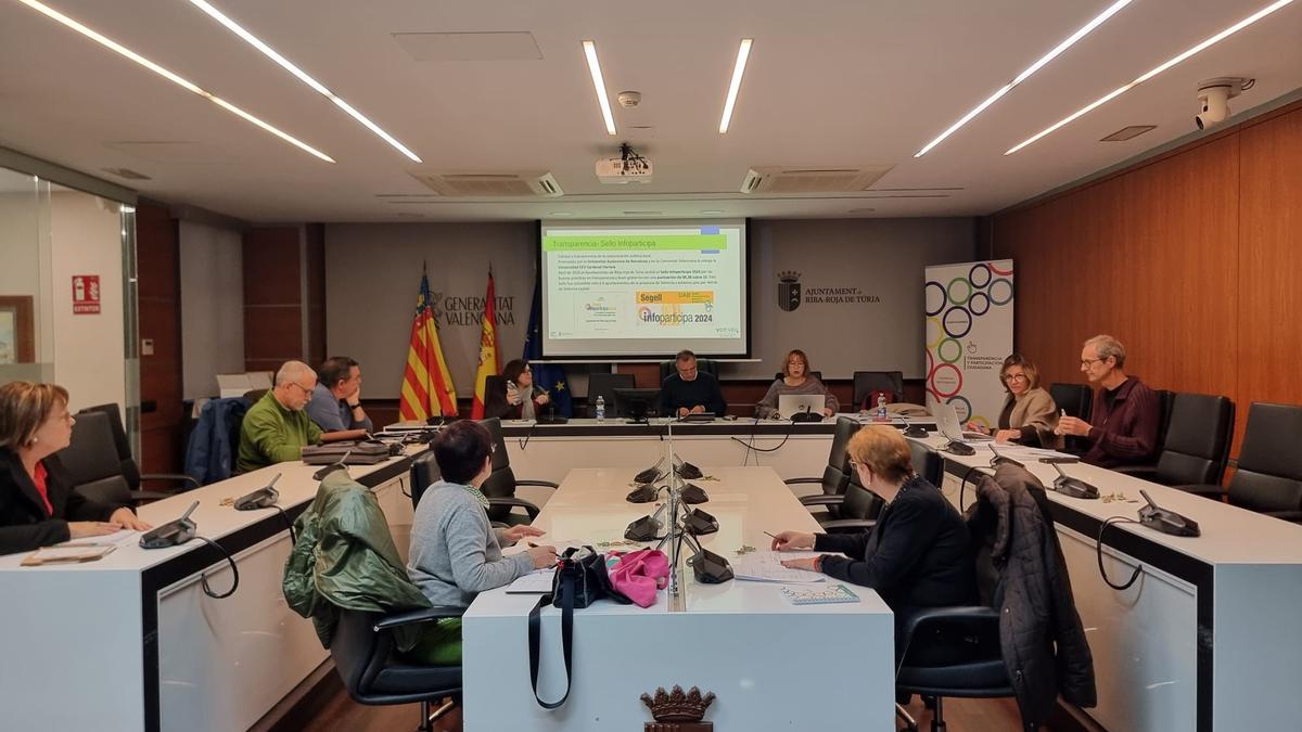 Imagen del Consell del Poble, presidido por el alcalde Robert Raga.