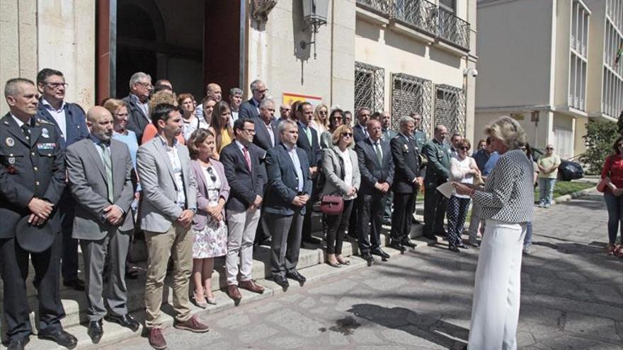 Minuto de silencio en señal de condena