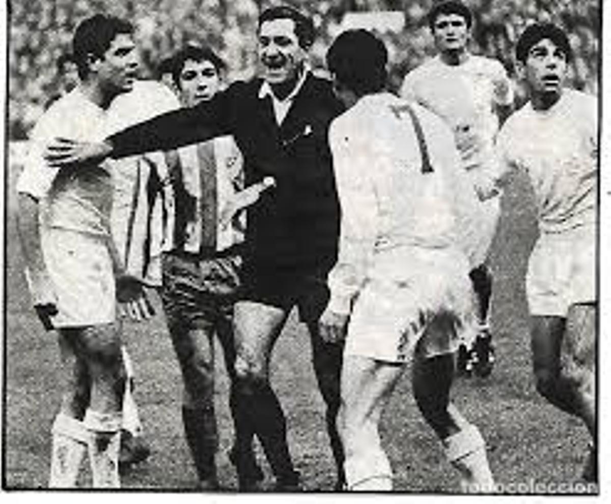 El árbitro Ortiz de Mendivil