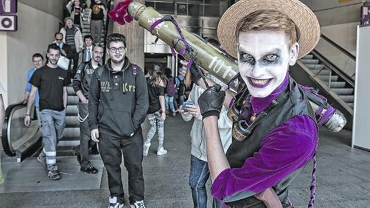 Un asistente cual el villano Joker, en el Salón del Cómic, el viernes.