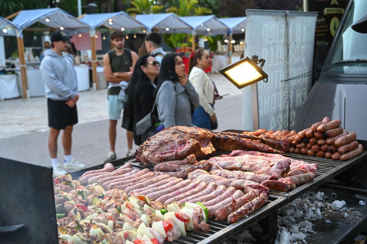 El asado es una de las ofertas gastronómicas de la actividad que se celebra este fin de semana en Elche