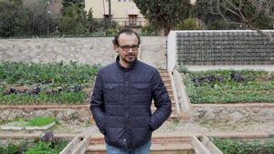 Sergi Ferrer Salat en su huerto de Barcelona.
