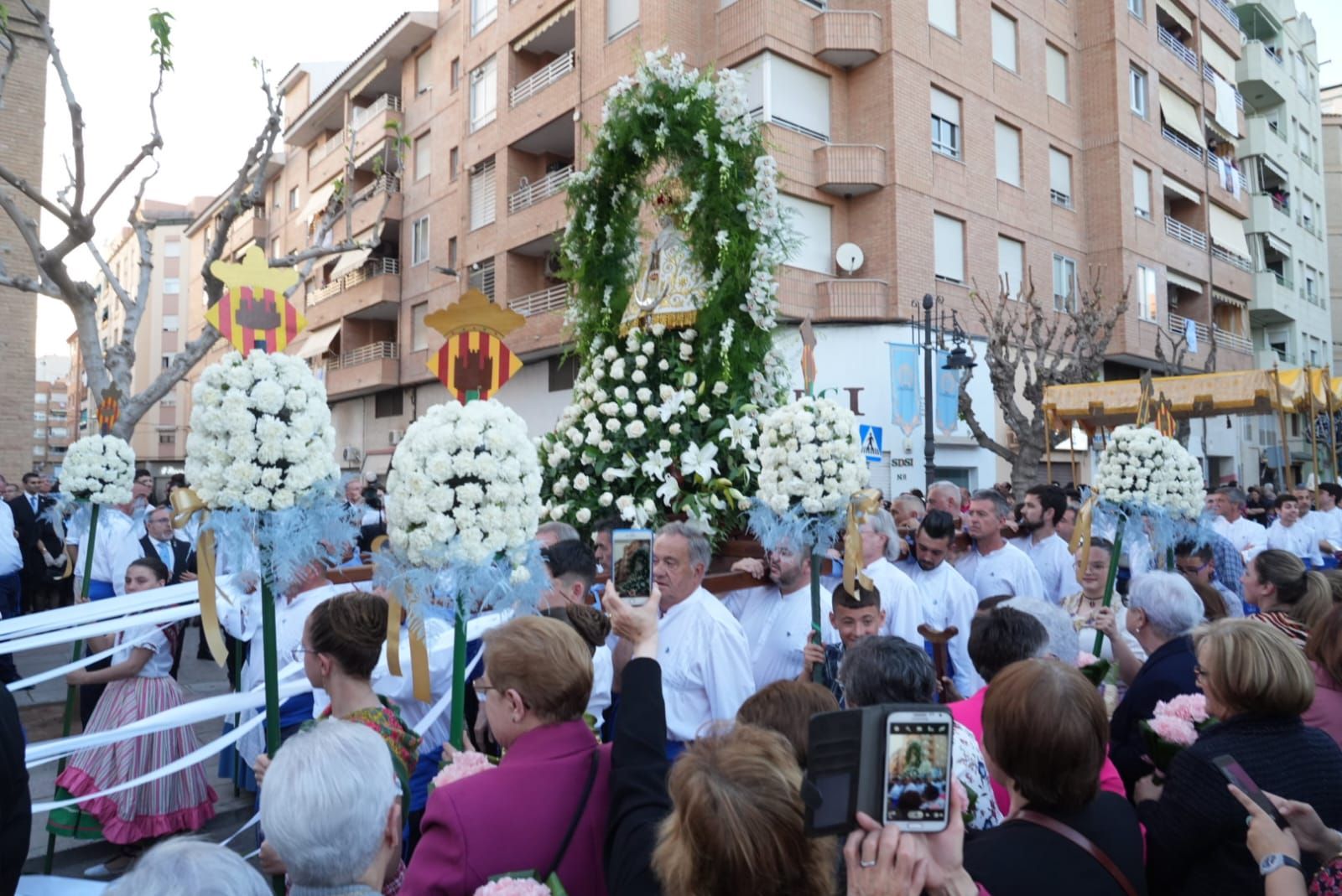 Galería de imágenes: La Virgen del Lledó llega a la plaza de la Virgen del Carmen en el Gau