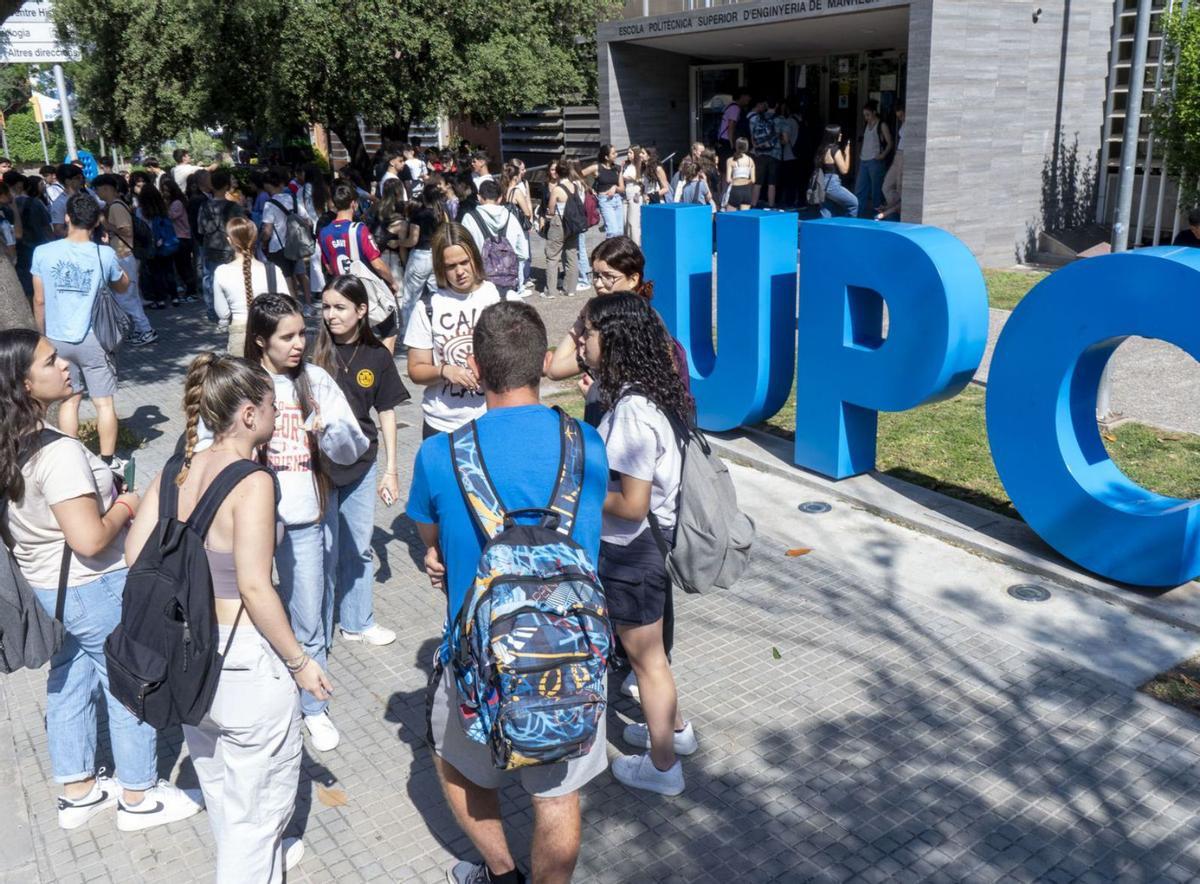 Estudiants de les proves de selectivitat a la UPC de Manresa | OSCAR BAYONA