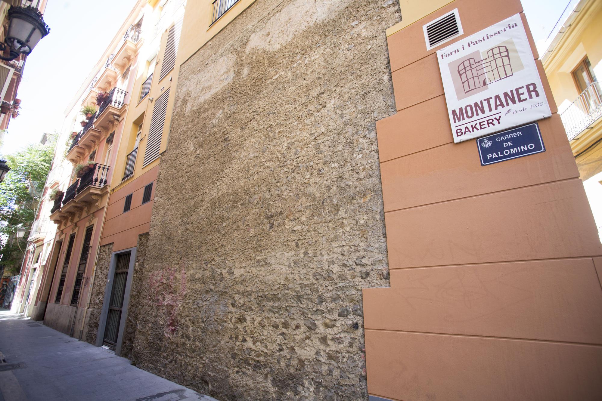 Los restos de la muralla árabe de València que recorren la ciudad