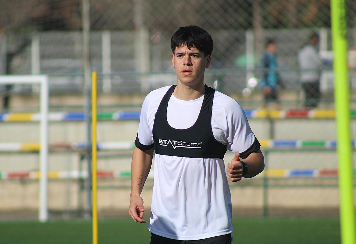 El central Nacho Olivera llegó para reforzar la defensa del Castellón B.