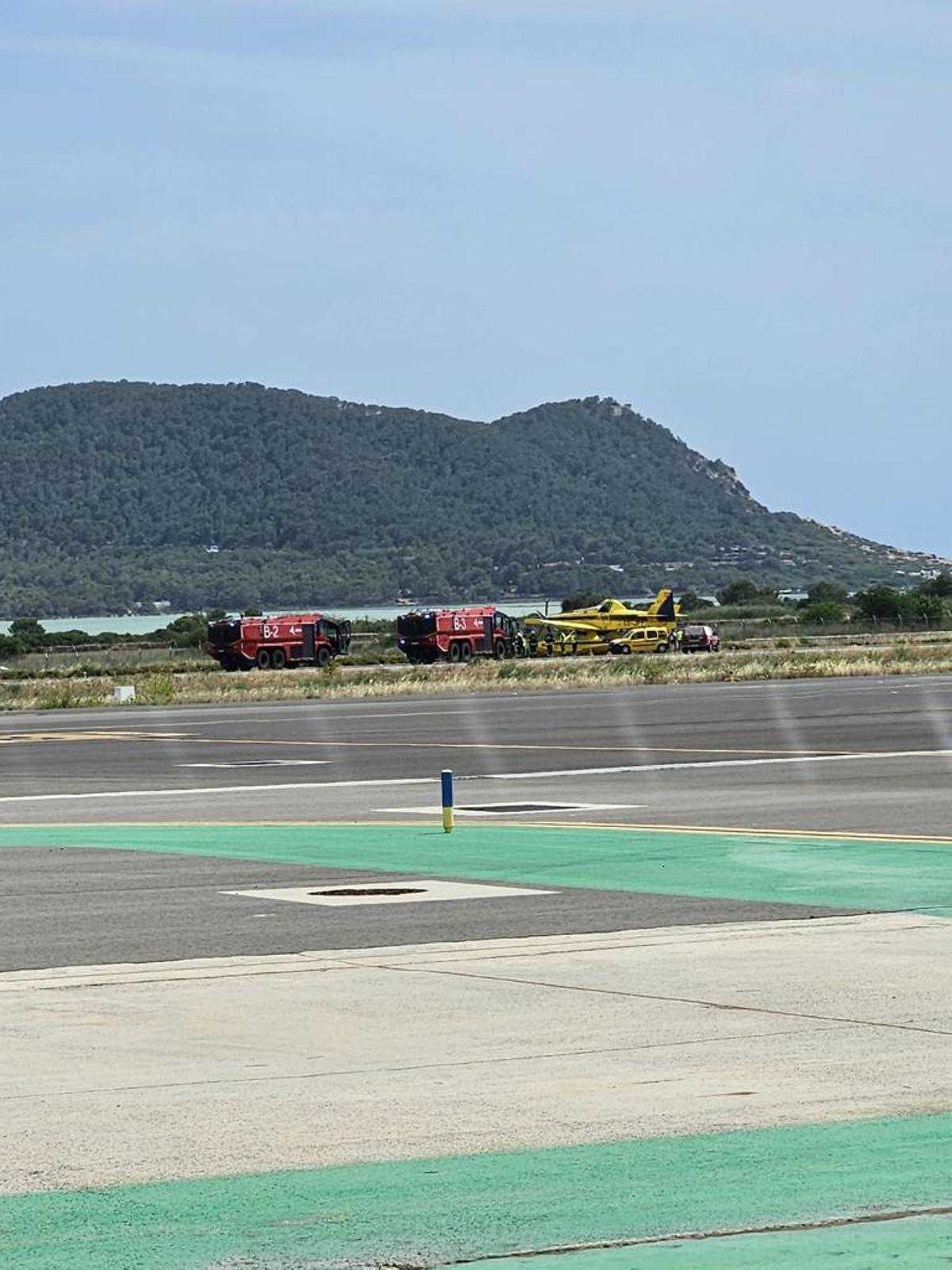La pista del aeruopuerto de Ibiza durante el incidente