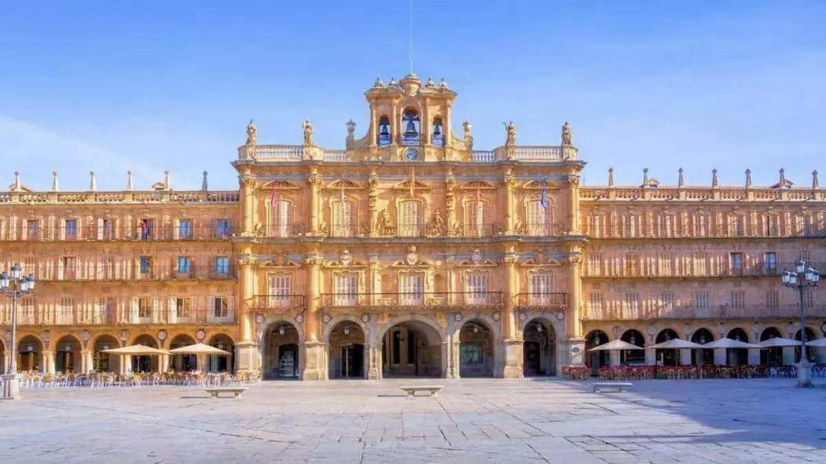 Es la plaza más bonita de España y Unamuno la llamó "el salón más bello de Europa"