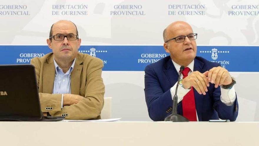 Andrés Mazaira y Manuel Baltar, presentando los datos del Observatorio Económico. // Jesús Regal