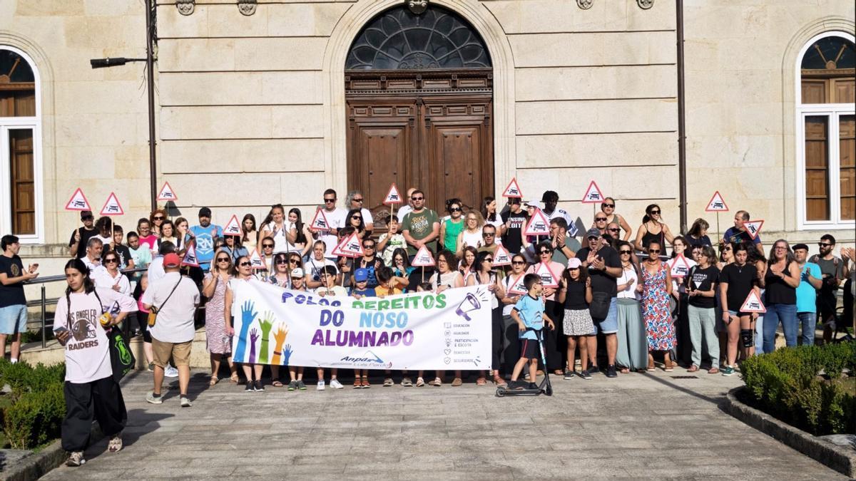 Protesta de la comunidad educativa del IES Barral.