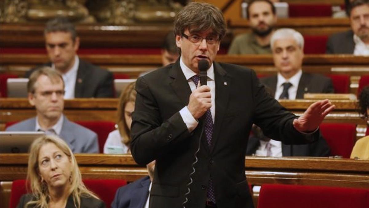 El president de la Generalitat, Carles Puigdemont, en el Parlament.