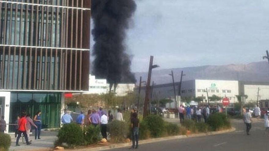 Una explosión en Almería deja cuatro heridos.