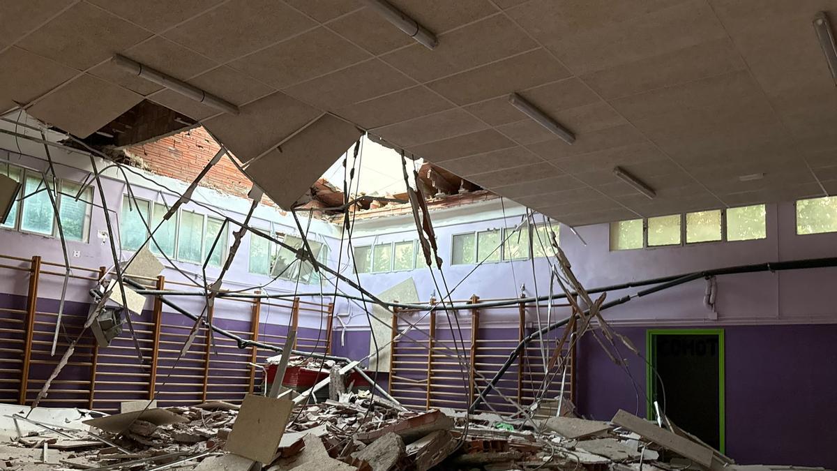 VÍDEO | S'esfondra part del sostre del gimnàs de l'Escola Salvador Dalí de Figueres