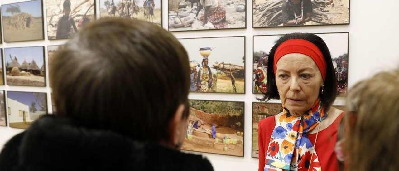 Susana García López, ayer, junto a algunas de sus fotografías.