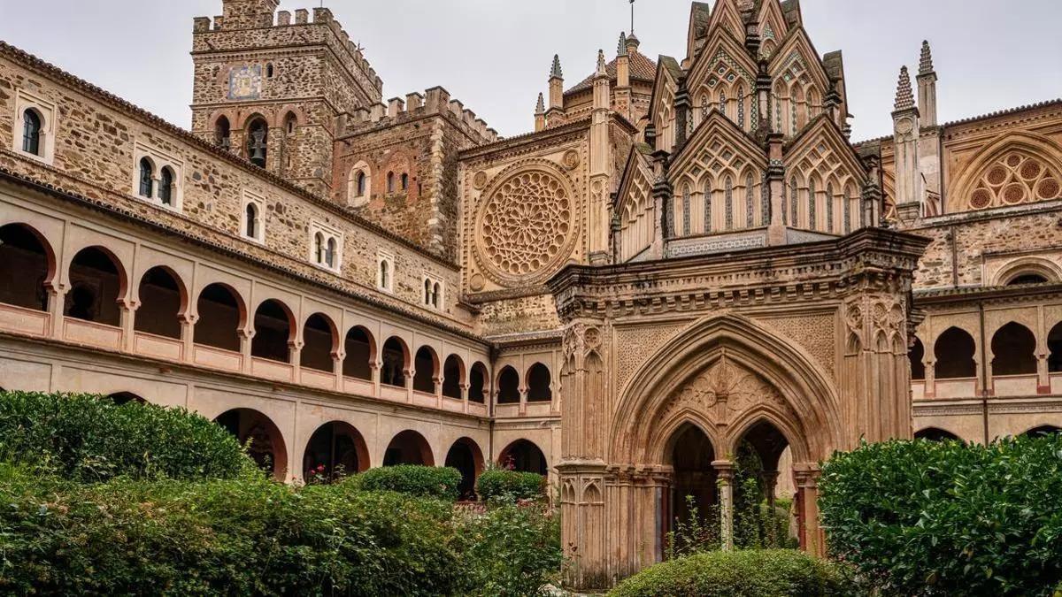El monasterio de Santa María de Guadalupe es uno de los enclaves más memorables de Cáceres.