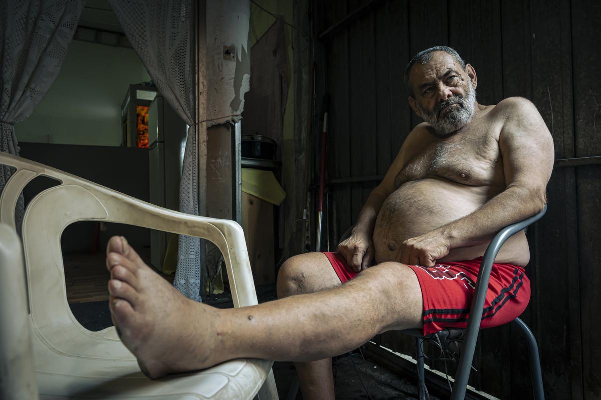 Residentes y vecinos cercanos de unas naves ocupadas en L'Hospitalet