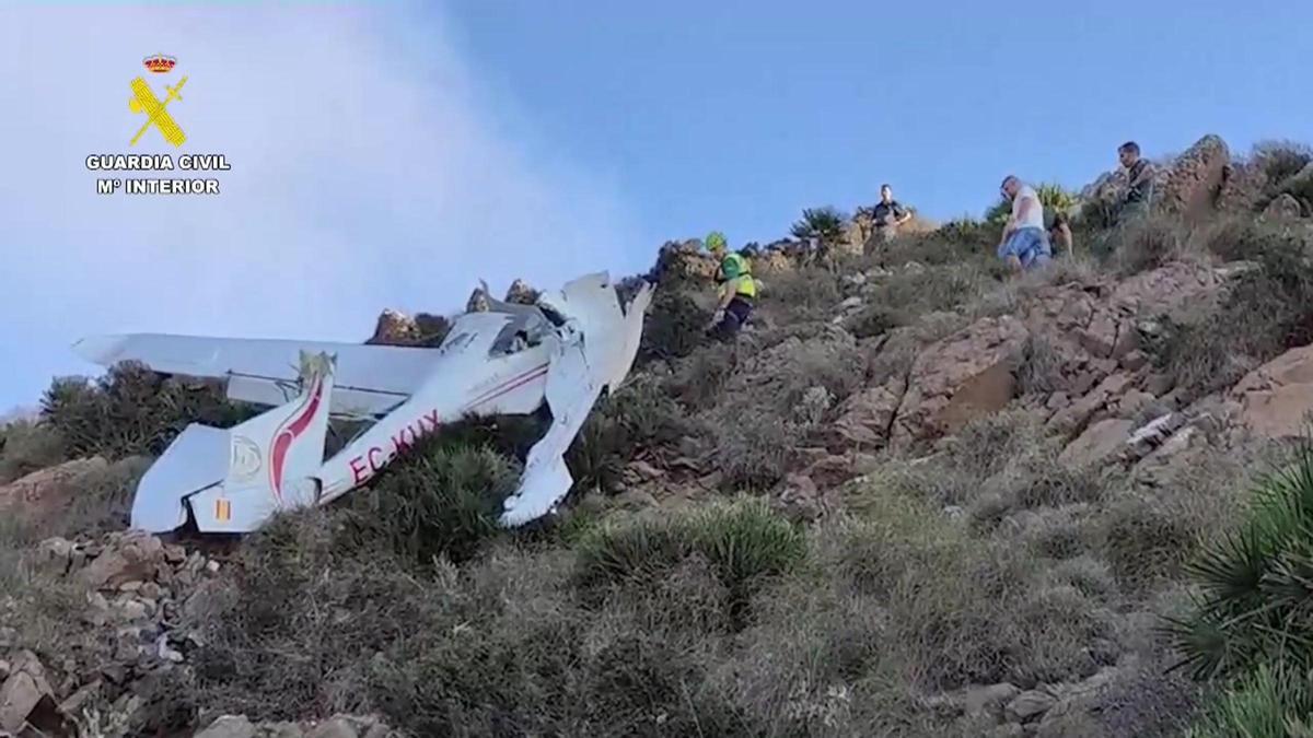 Dos muertos al estrellarse una avioneta en Almería