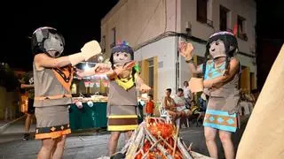 Els Grillats conquistan La Nucía con su “Fuerte de Playmobil” en la Cabalgata de Disfraces