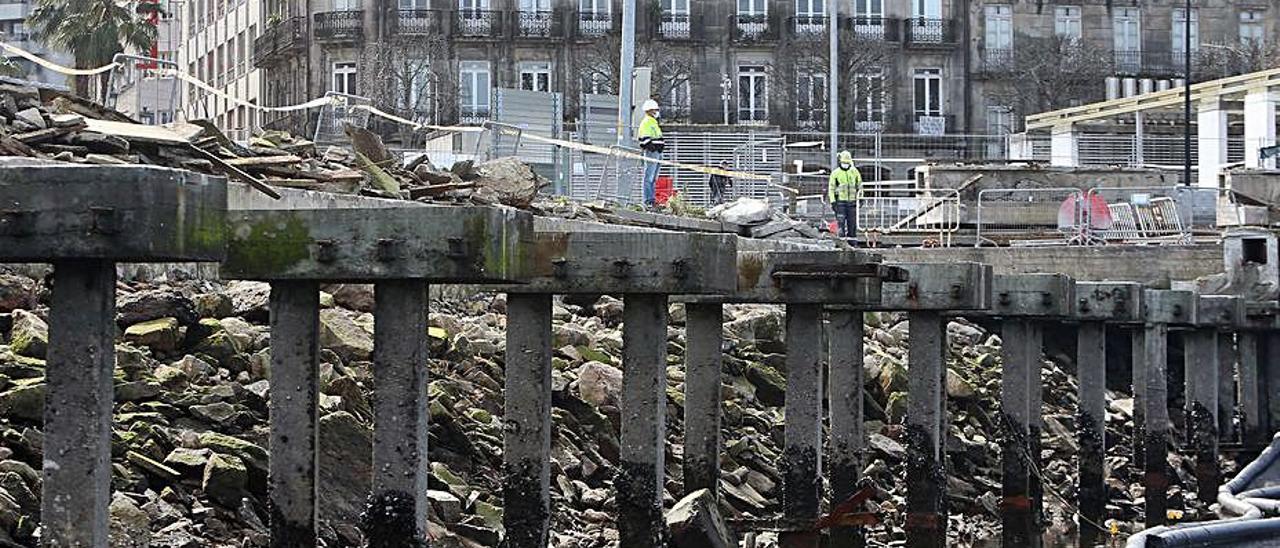 Las estructura de hormigón que sostenía el paseo hundido.   | // M.G.B.