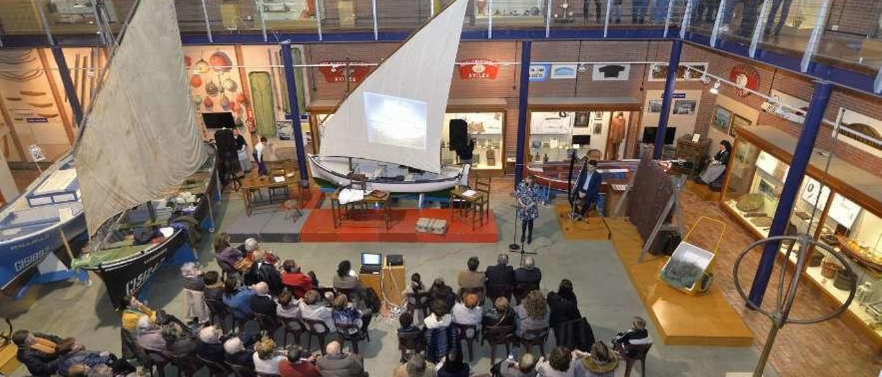 La inauguración de la muestra, ayer, en el Museo Marítimo de Luanco.