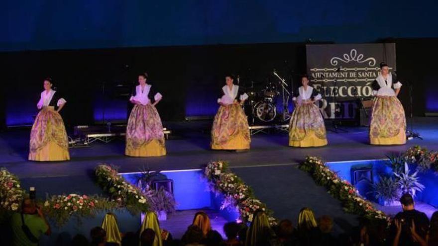 Las cinco candidatas juntas en un momento de la gala de elección el El Palmeral.