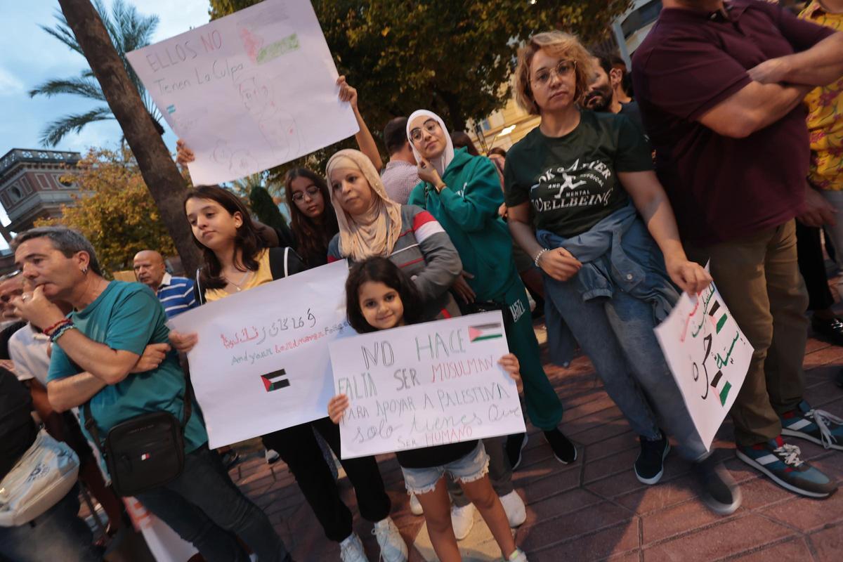 Decenas de personas muestran su apoyo al pueblo palestino en una ...