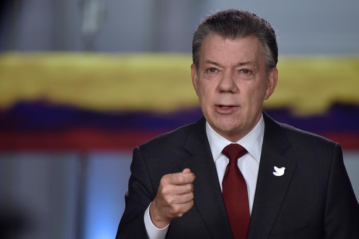 Colombia’s President Juan Manuel Santos speaks during a presidential address in Bogota, Colombia, November 22, 2016.          Colombian Presidency /Handout via Reuters. ATTENTION EDITORS - THIS IMAGE WAS PROVIDED BY A THIRD PARTY. EDITORIAL USE ONLY.