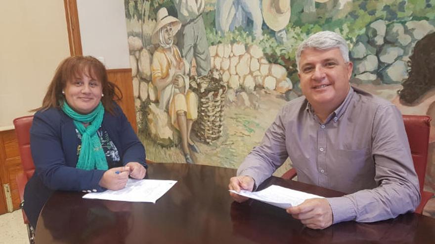 José Juan Lemes y Elsa María Marrero, alcalde y segunda teniente de alcalde de Arafo en funciones.