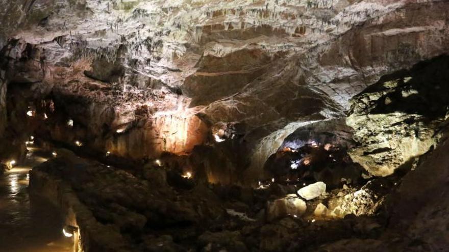 La Cueva de Valporquero rinde homenaje a sus descubridores