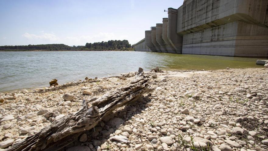 El pantano de Bellús pierde en un año casi la mitad de agua embalsada