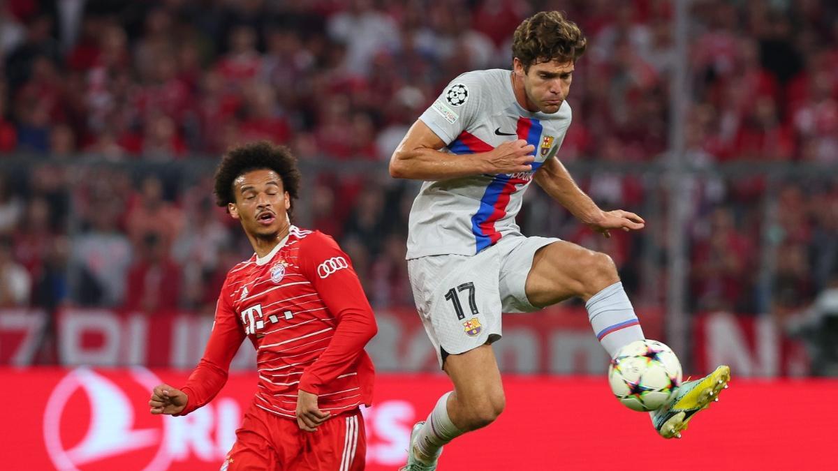 Marcos Alonso en el partido ante el Bayern. Barça