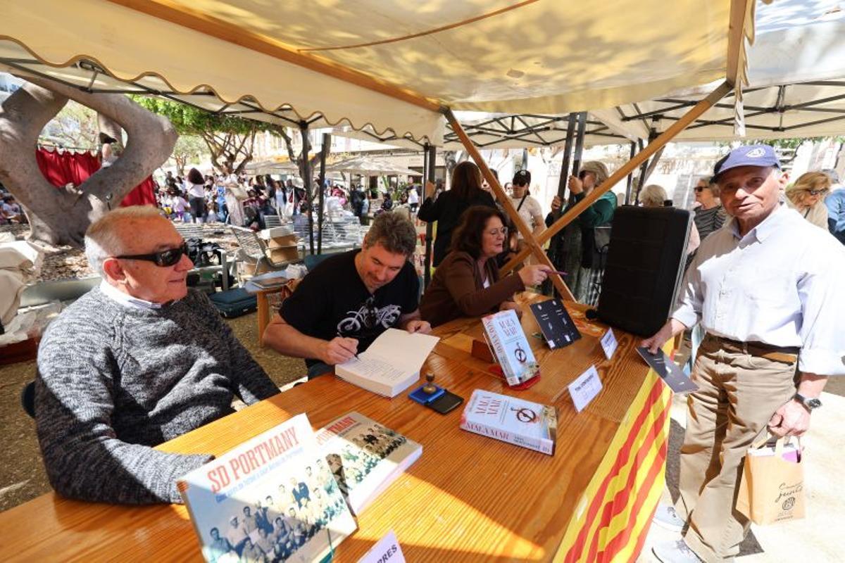 Mira aquí todas las fotos del día de Sant Jordi en Vara de Rey