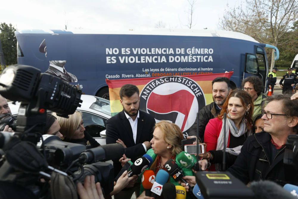 El autobús de Hazte Oír, interceptado en València