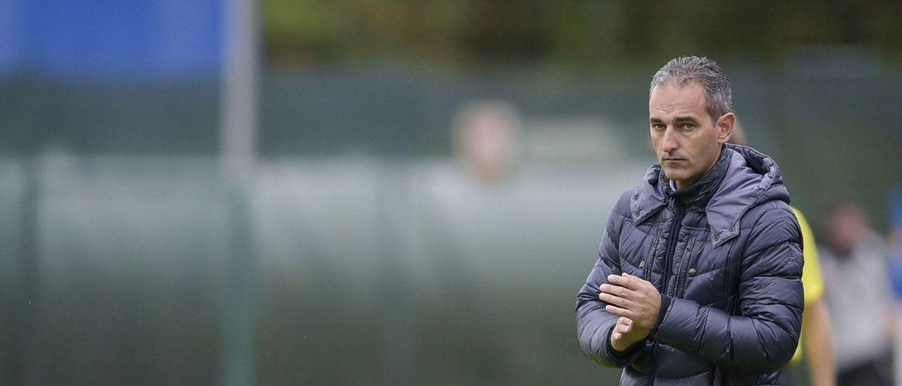 Pablo Lago, dirigiendo en la banda. | LNE