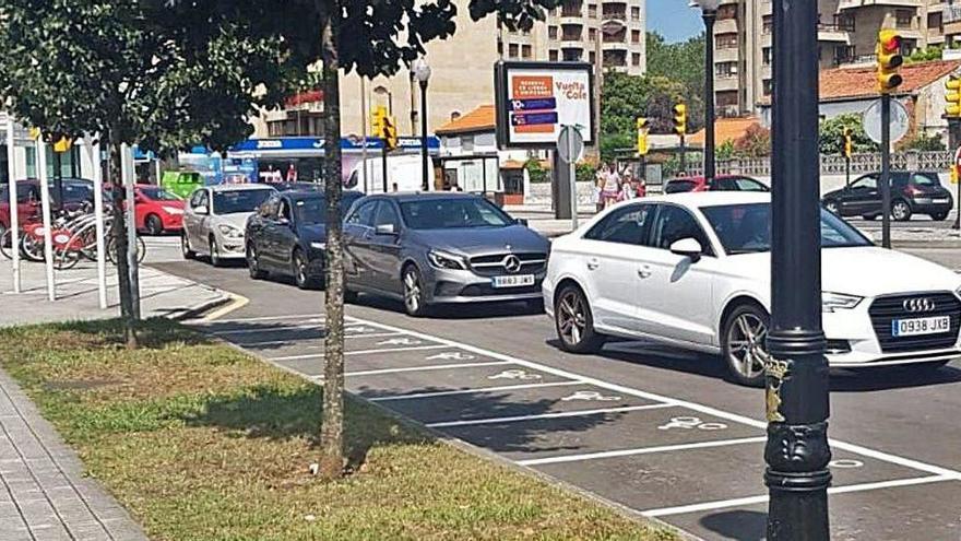 El Grupo y los vecinos de la calle Jesús Revuelta urgen mejoras en el tráfico