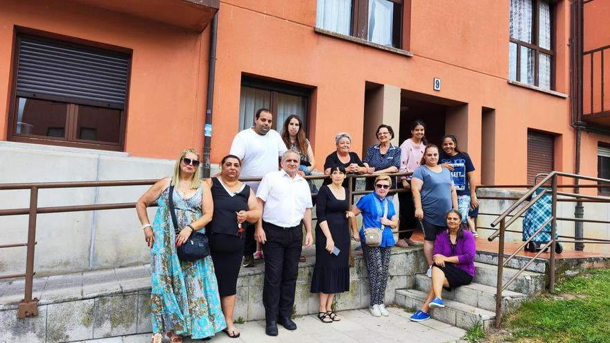 &quot;Nos llueve dentro de casa&quot;, claman los inquilinos de los pisos de protección oficial de Villaviciosa